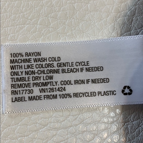 Universal Thread Top - Picture 6 of 6